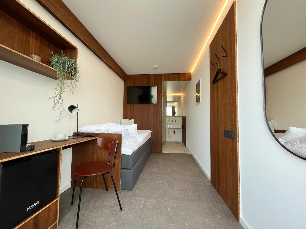 Tin Inn - Hueckelhoven - Das Hotel Aus Hochwertig Ausgebauten Ueberseecontainern Ngoại thất bức ảnh