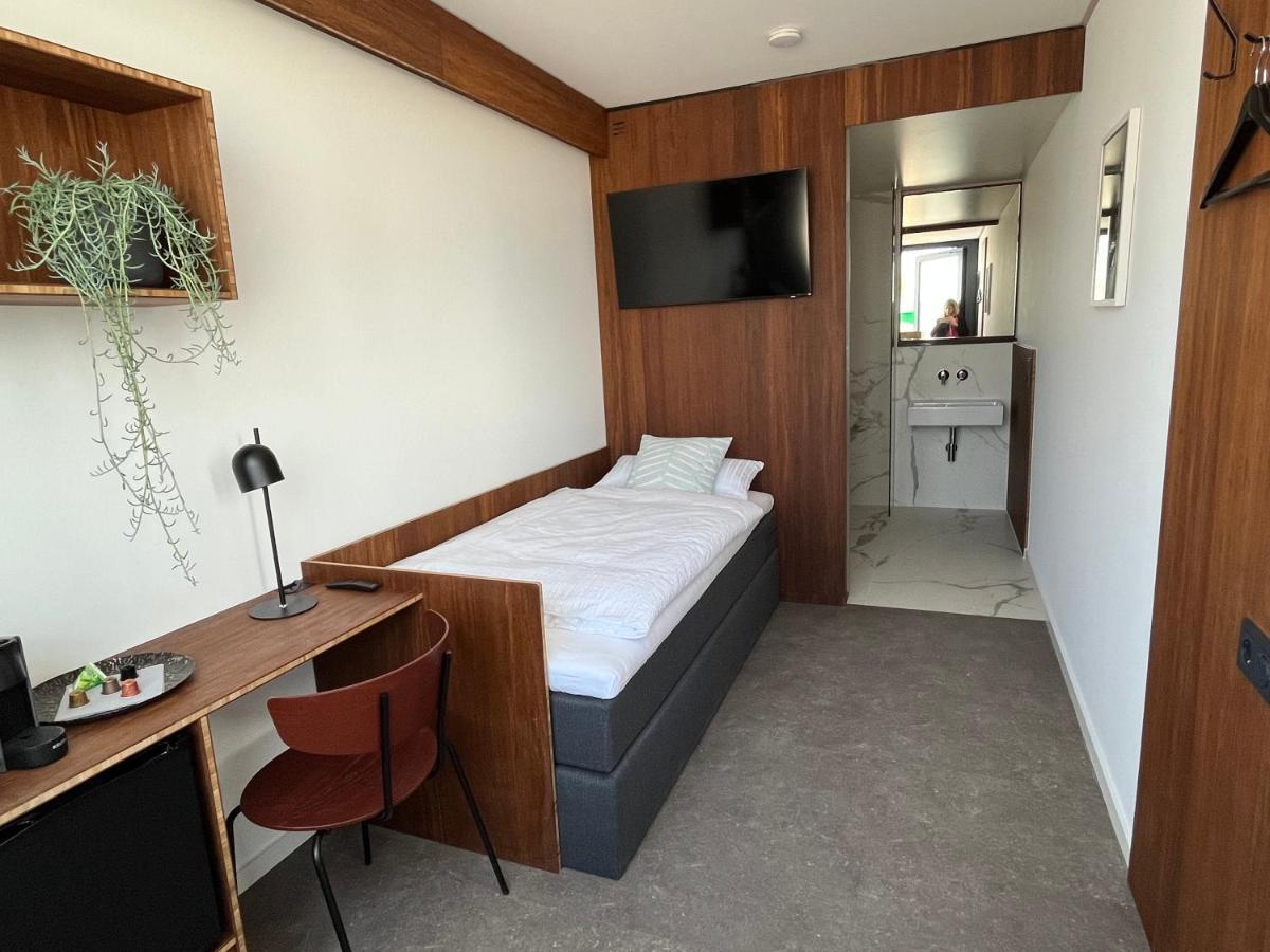 Tin Inn - Hueckelhoven - Das Hotel Aus Hochwertig Ausgebauten Ueberseecontainern Ngoại thất bức ảnh