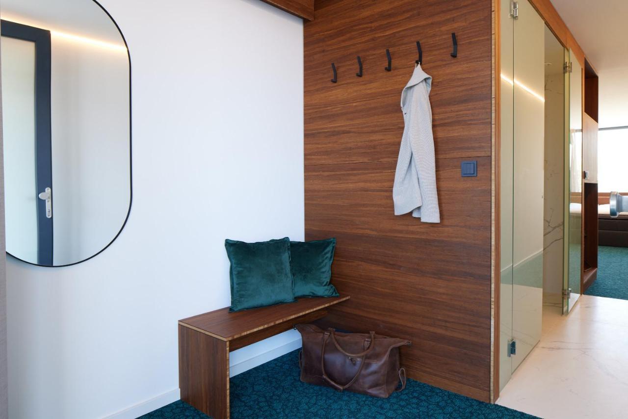 Tin Inn - Hueckelhoven - Das Hotel Aus Hochwertig Ausgebauten Ueberseecontainern Ngoại thất bức ảnh