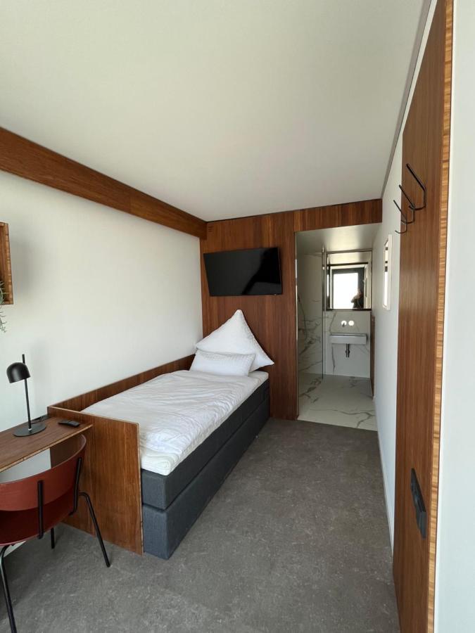 Tin Inn - Hueckelhoven - Das Hotel Aus Hochwertig Ausgebauten Ueberseecontainern Ngoại thất bức ảnh