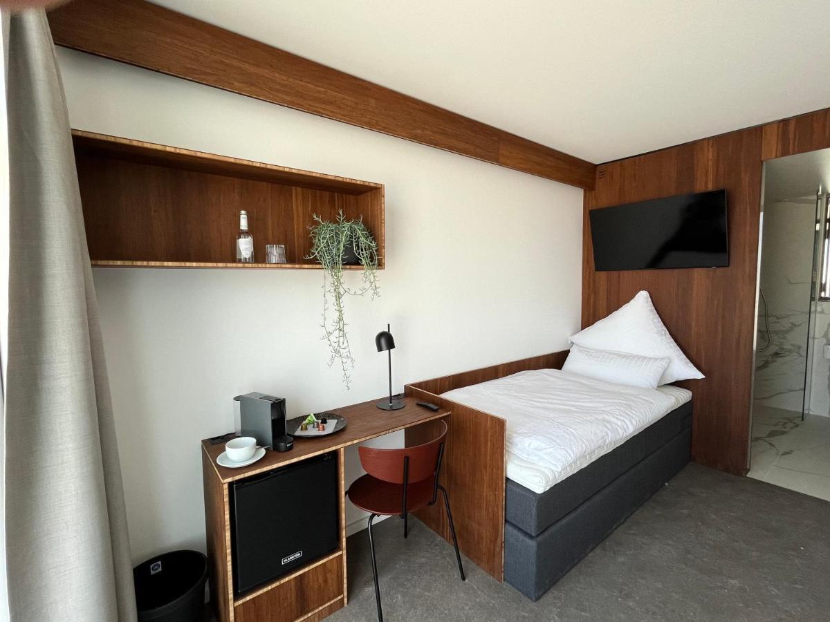 Tin Inn - Hueckelhoven - Das Hotel Aus Hochwertig Ausgebauten Ueberseecontainern Ngoại thất bức ảnh