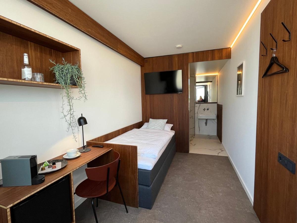 Tin Inn - Hueckelhoven - Das Hotel Aus Hochwertig Ausgebauten Ueberseecontainern Ngoại thất bức ảnh
