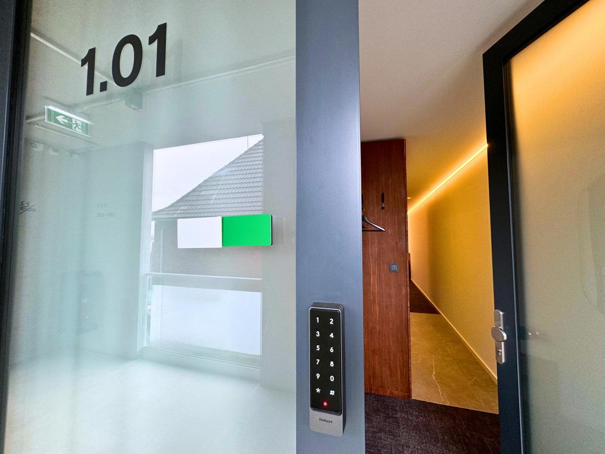 Tin Inn - Hueckelhoven - Das Hotel Aus Hochwertig Ausgebauten Ueberseecontainern Ngoại thất bức ảnh