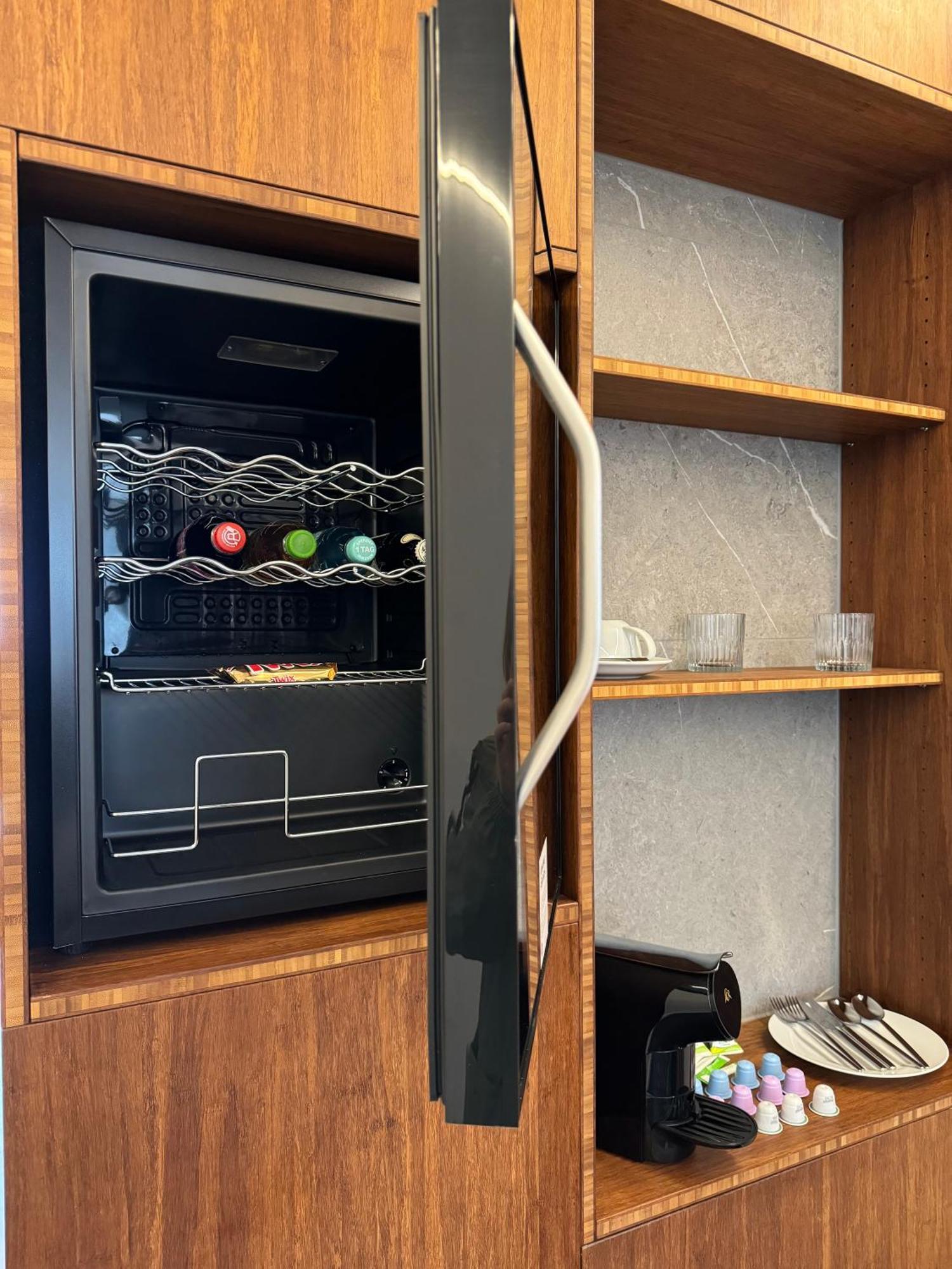 Tin Inn - Hueckelhoven - Das Hotel Aus Hochwertig Ausgebauten Ueberseecontainern Ngoại thất bức ảnh